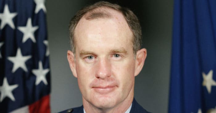 Teniente General retirado Thomas McInerney